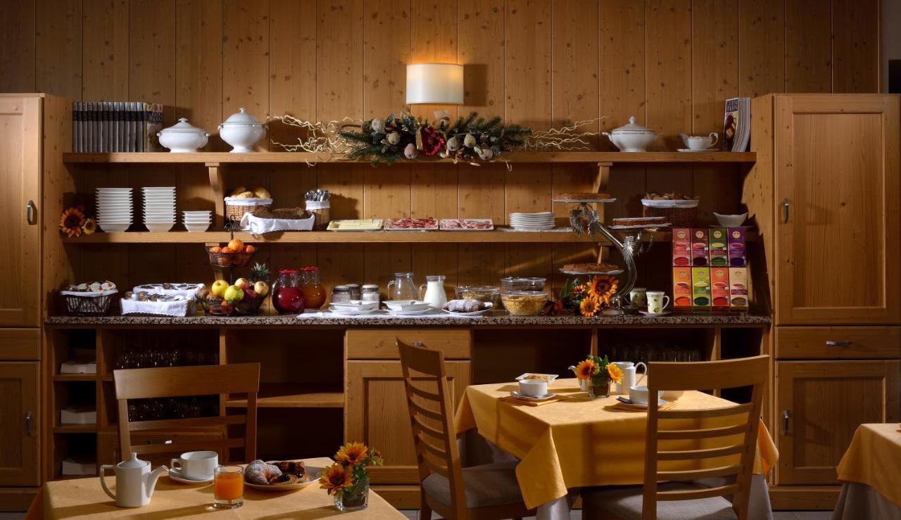Hotel Sole 말레 외부 사진